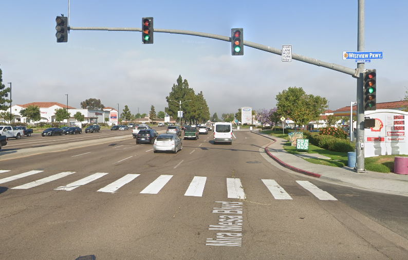 Peatón muerto en accidente en el Bulevar Mira Mesa y la autopista West View en Mira Mesa