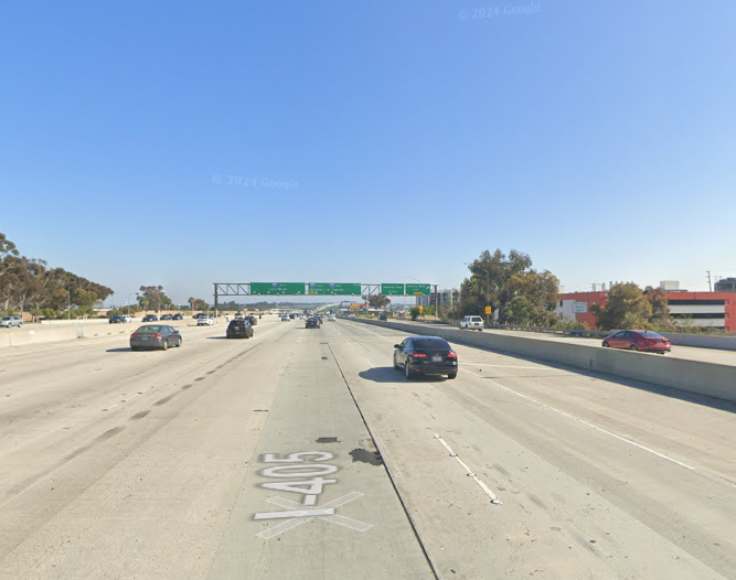 1 Hurt in 3-Car Accident on 405 Freeway and W Century Boulevard in Los ...
