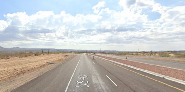 At Least 1 Injured in Phoenix Car Crash on US 93